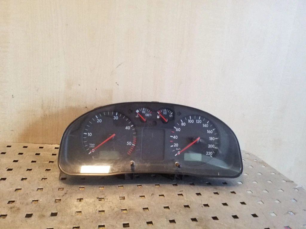 Speedometer (instrument cluster) – Volkswagen Passat B5 (1997-2000)