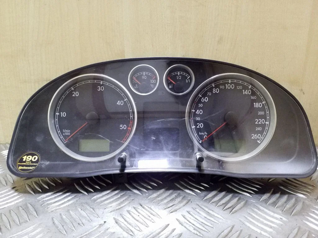 Spidometrs (instrumentu panelis) – Volkswagen Passat B5.5 (2001-2005)