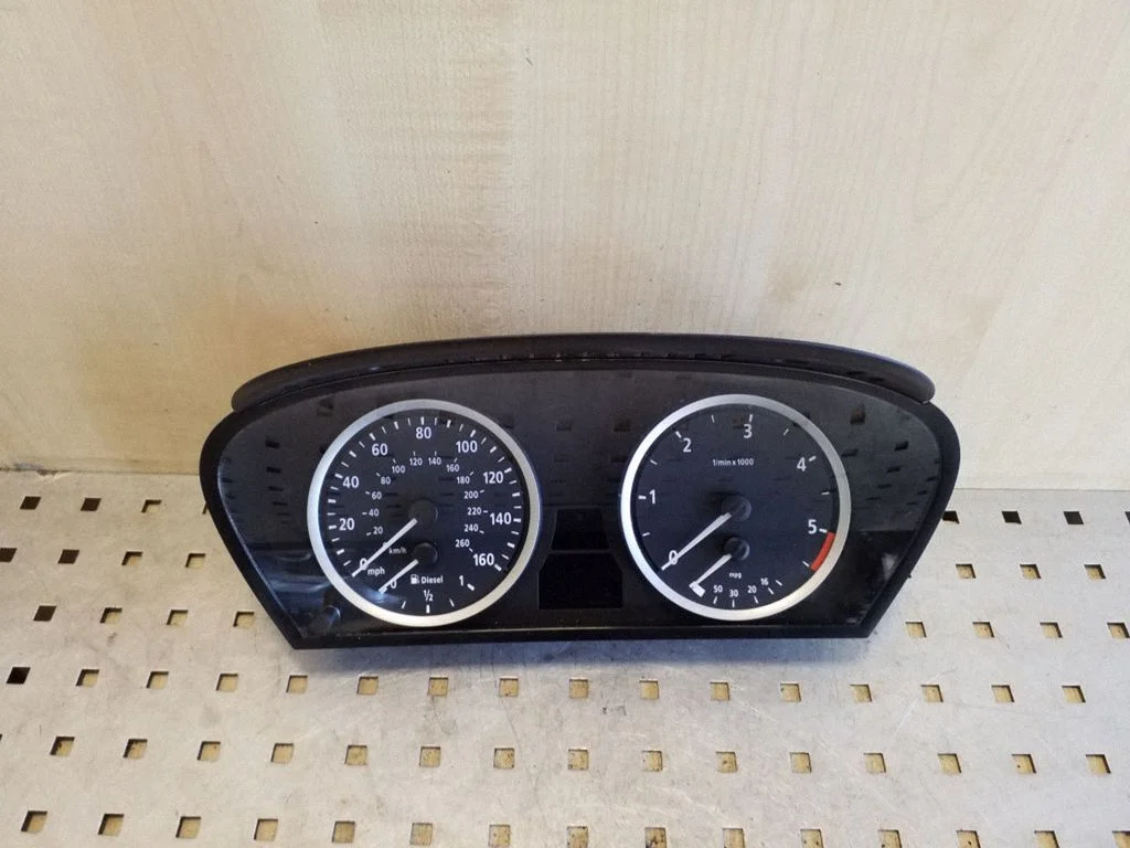 Speedometer (instrument cluster) 62116983154