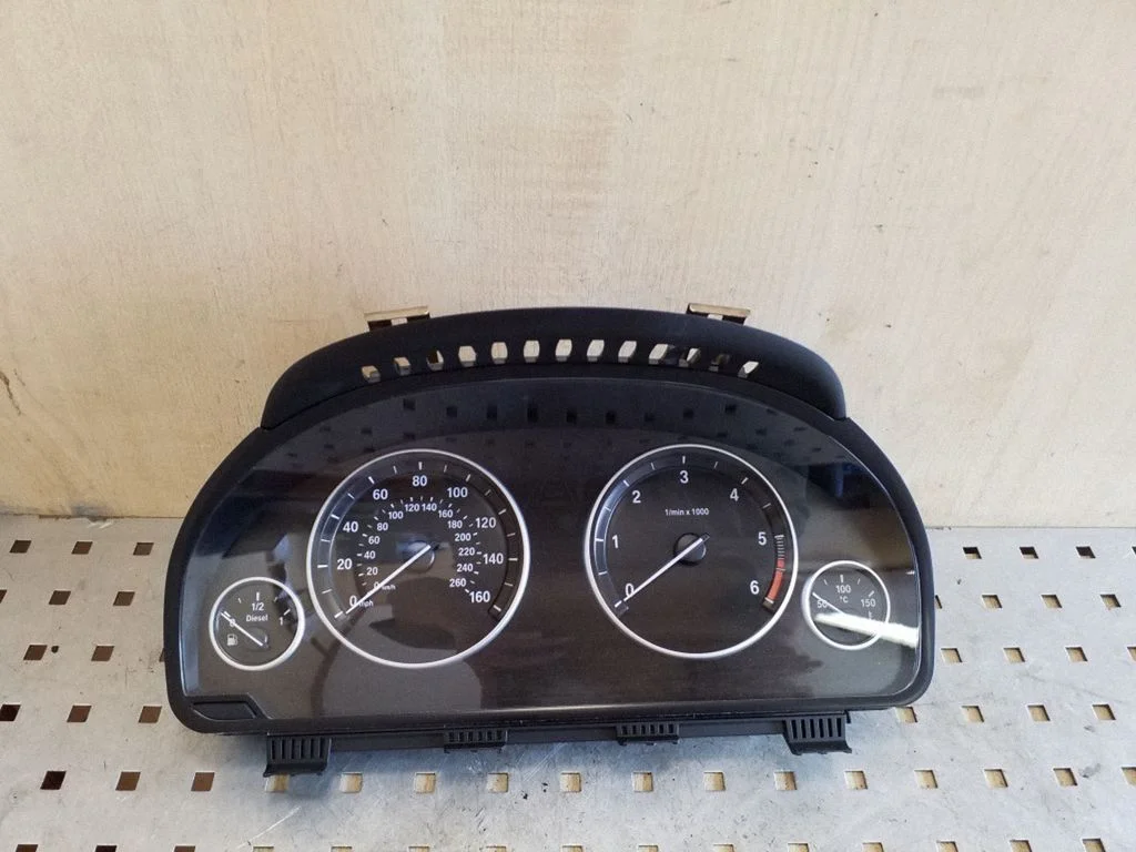 Spidometrs (instrumentu panelis) – BMW 5. sērija F10 F11 (2009-2016)