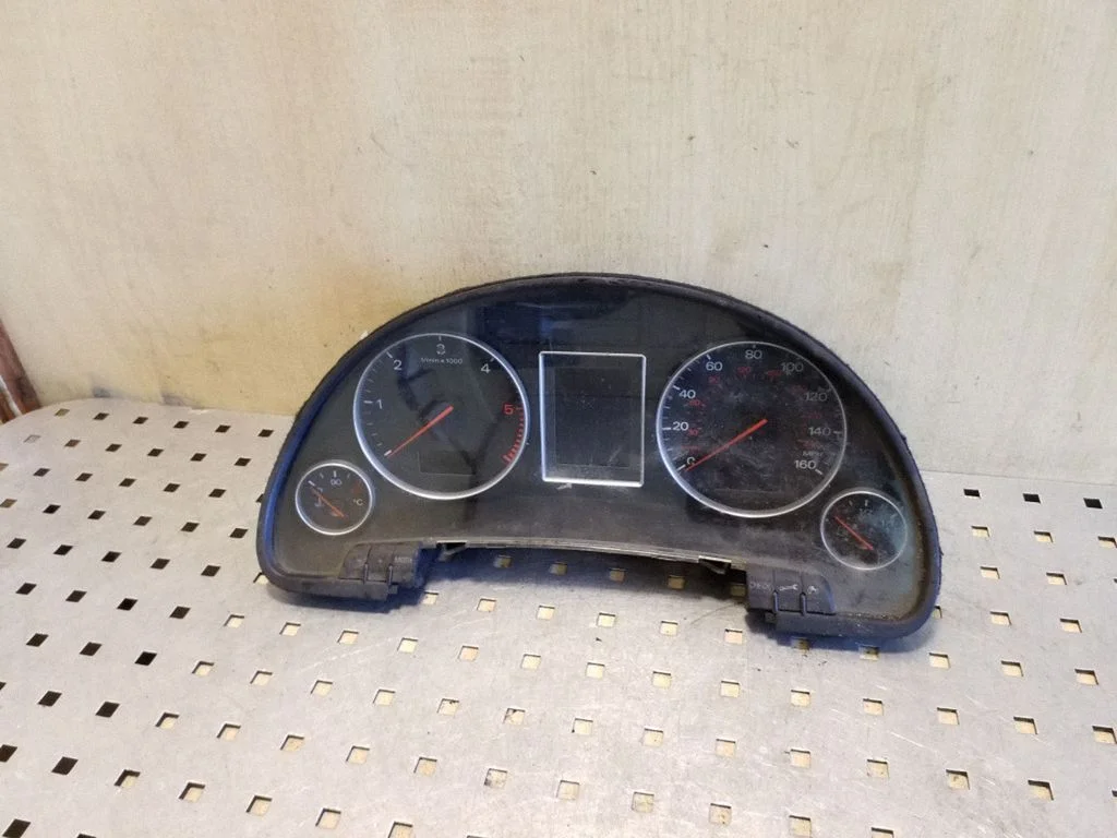 Speedometer (instrument cluster) 8E0920950J