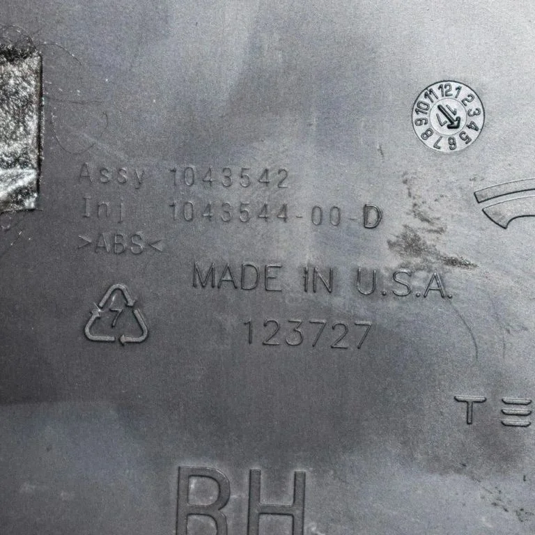 Cita salona detaļa 104354400D