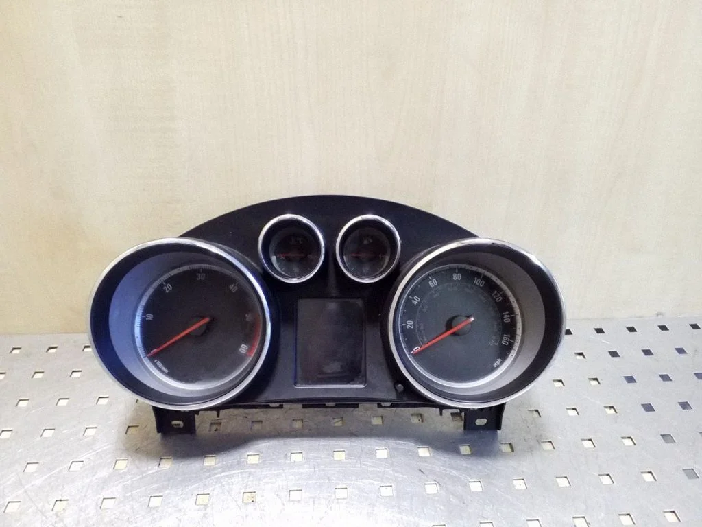 Speedometer (instrument cluster) – Opel Insignia A (2008-2017)