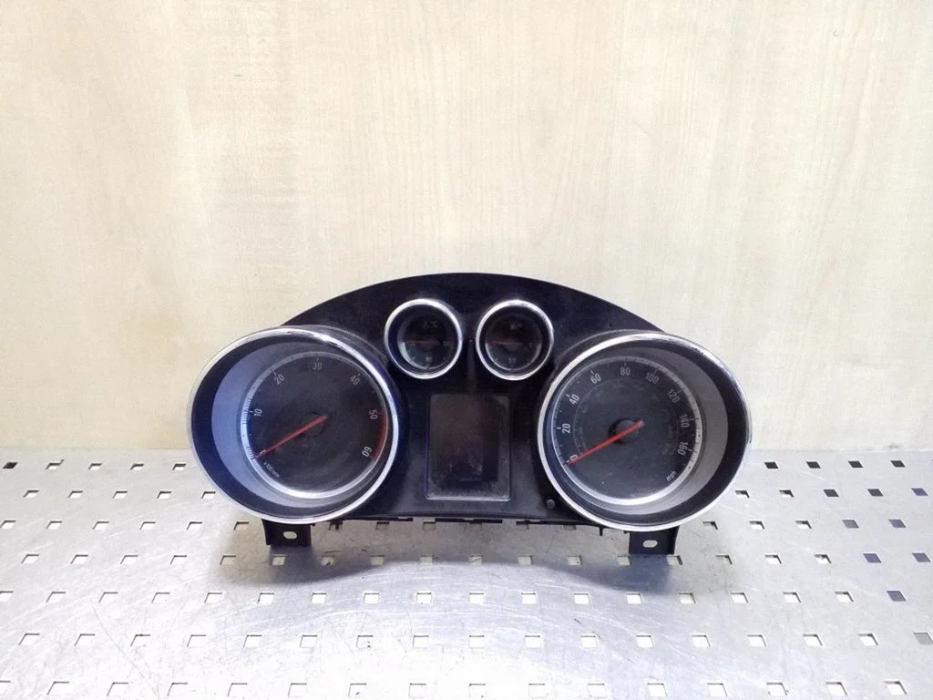 Speedometer (instrument cluster) – Opel Insignia A (2008-2017)