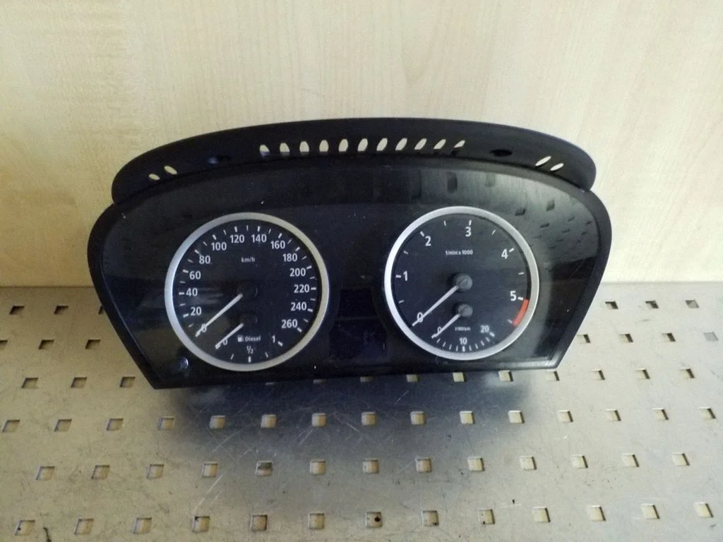 Speedometer (instrument cluster) 62116983153