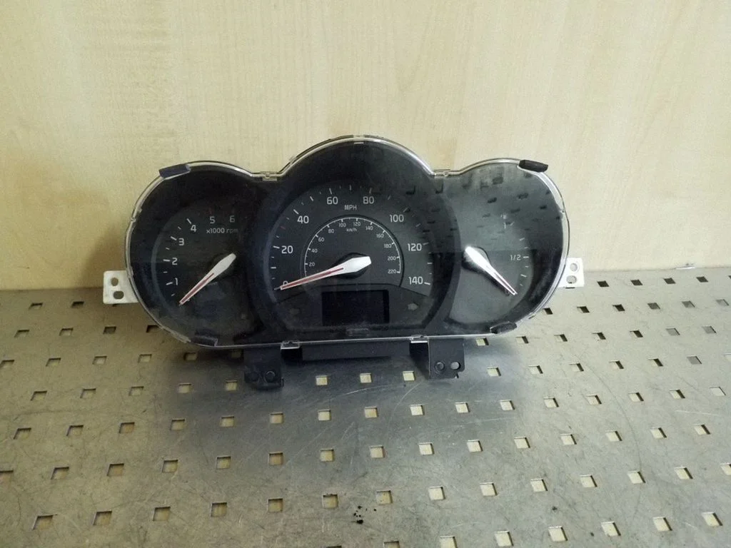Speedometer (instrument cluster) 940261W146