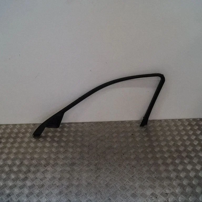 Cita salona detaļa – BMW 5. sērija E60 E61 (2004-2010)