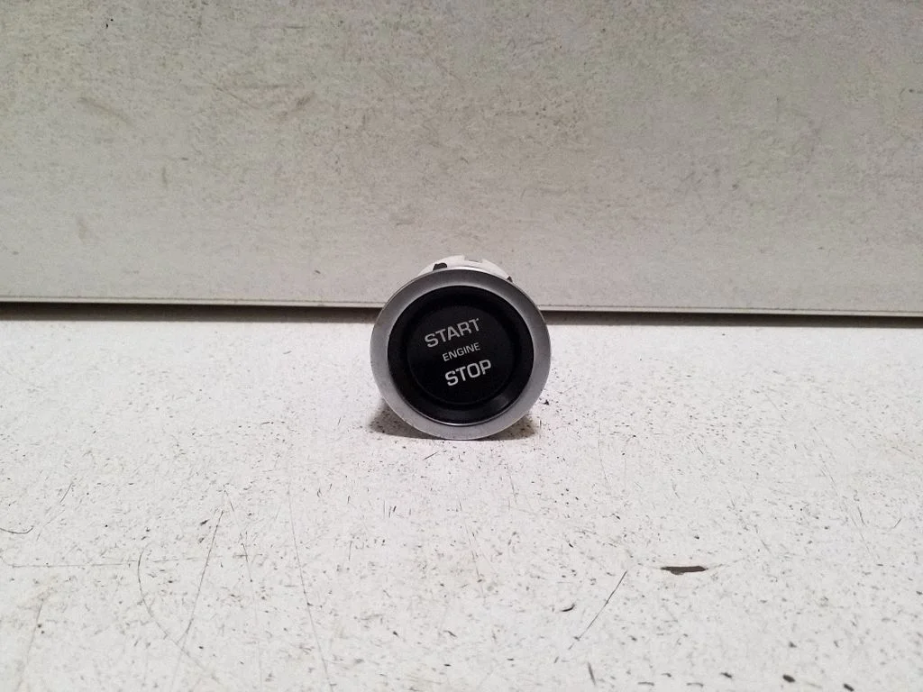 Mootori start-stopp-nupp FK7214C376AA