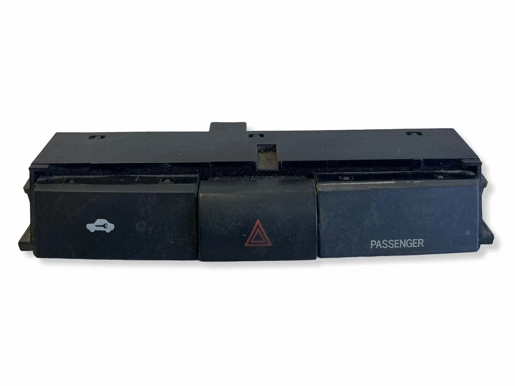 Hazard light switch – Toyota Corolla Verso AR10 (2004-2009)