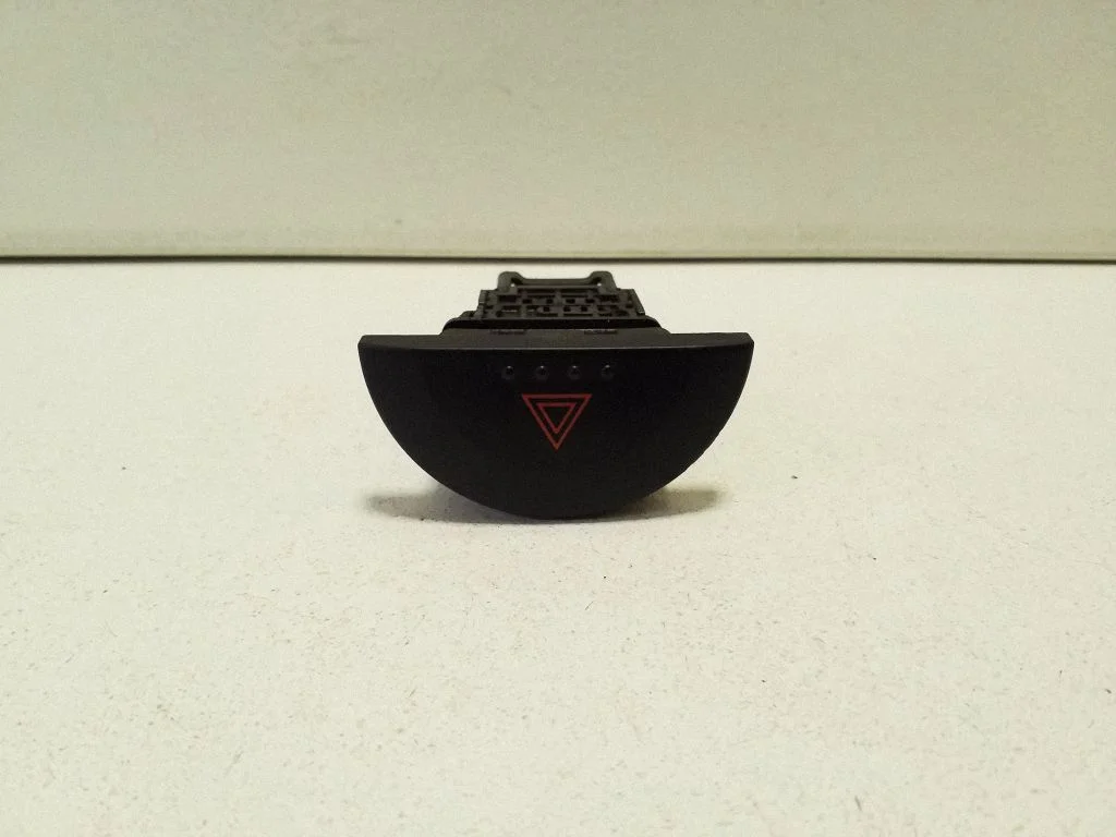 Hazard light switch 06016