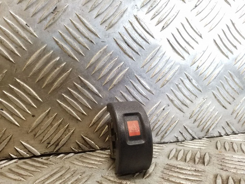 Hazard light switch – Opel Astra G (1998-2009)