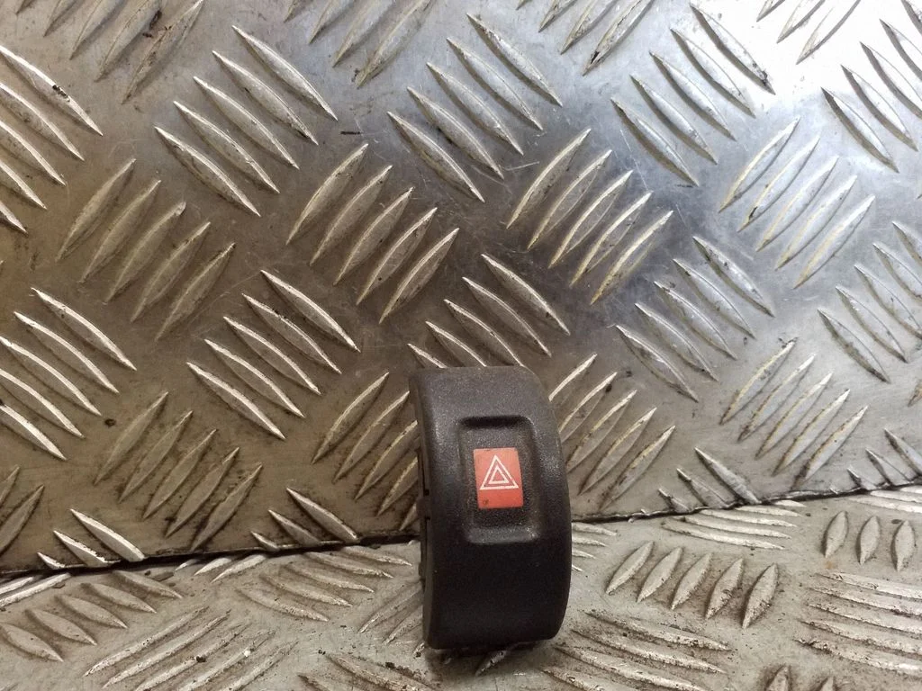 Hazard light switch – Opel Astra G (1998-2009)