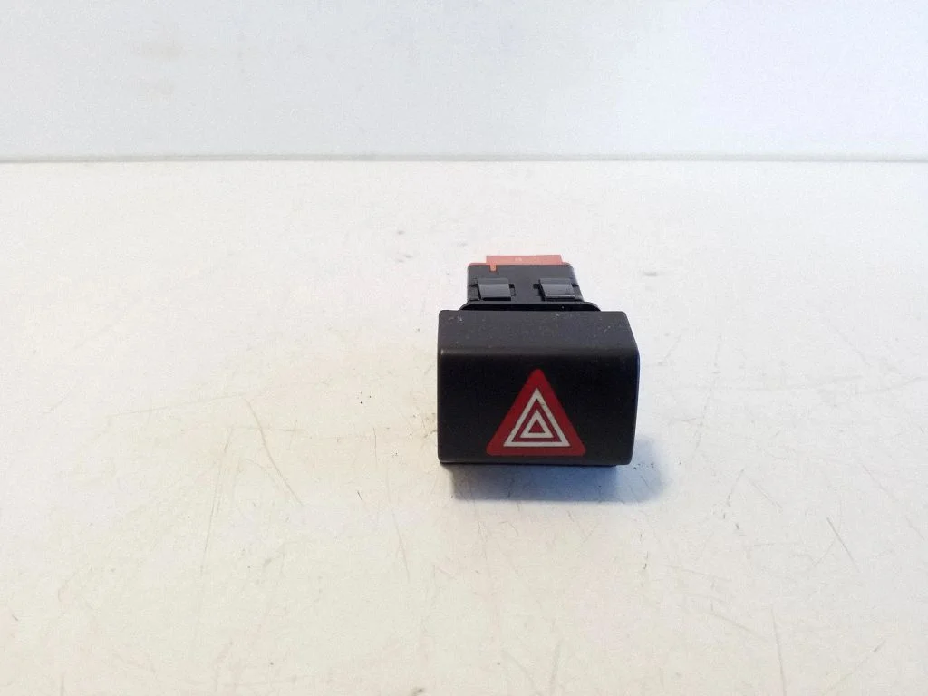Hazard light switch 9678101877