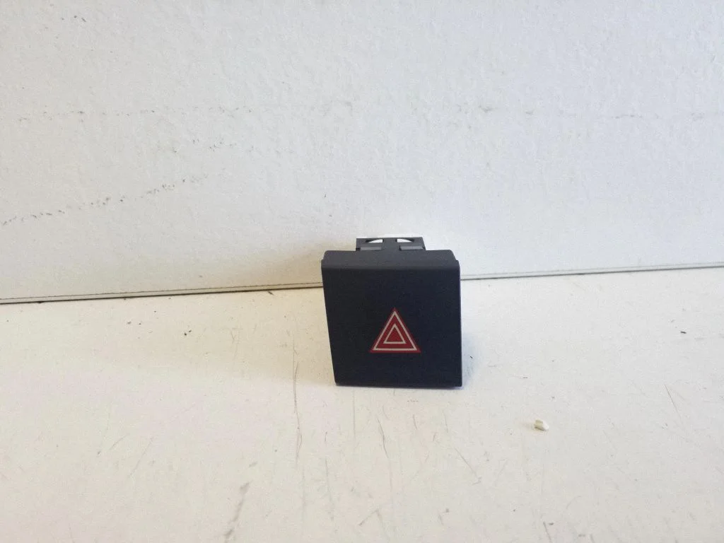 Hazard light switch – Peugeot 508 RXH (2011-2018)
