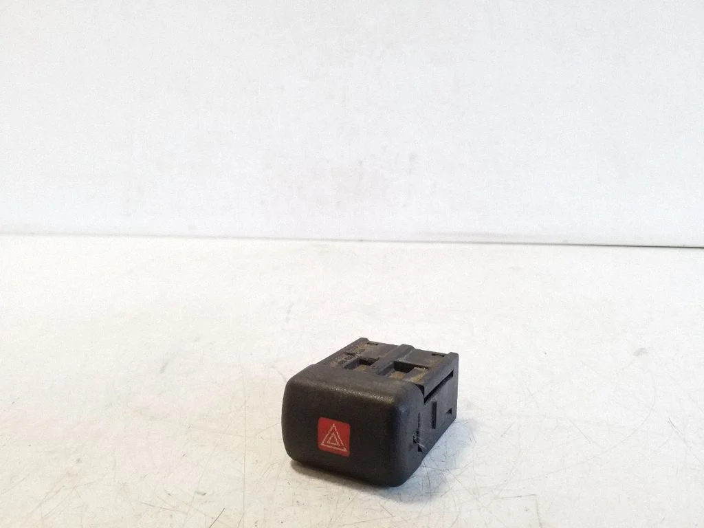Hazard light switch 90589897
