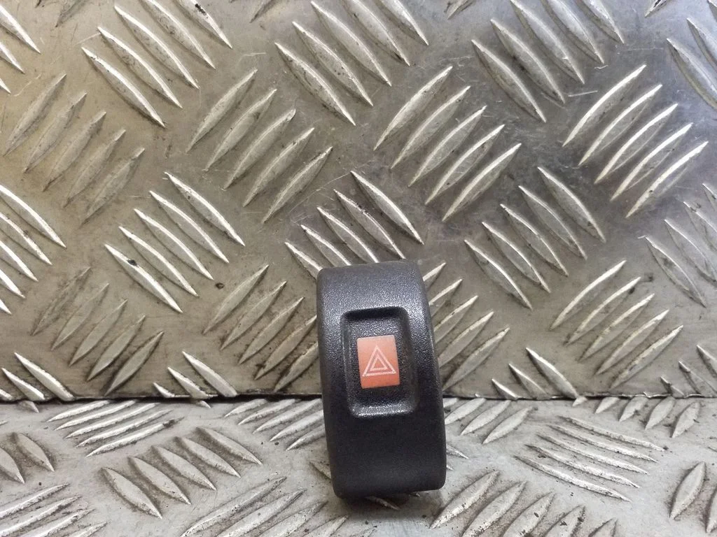 Hazard light switch – Opel Astra G (1998-2009)