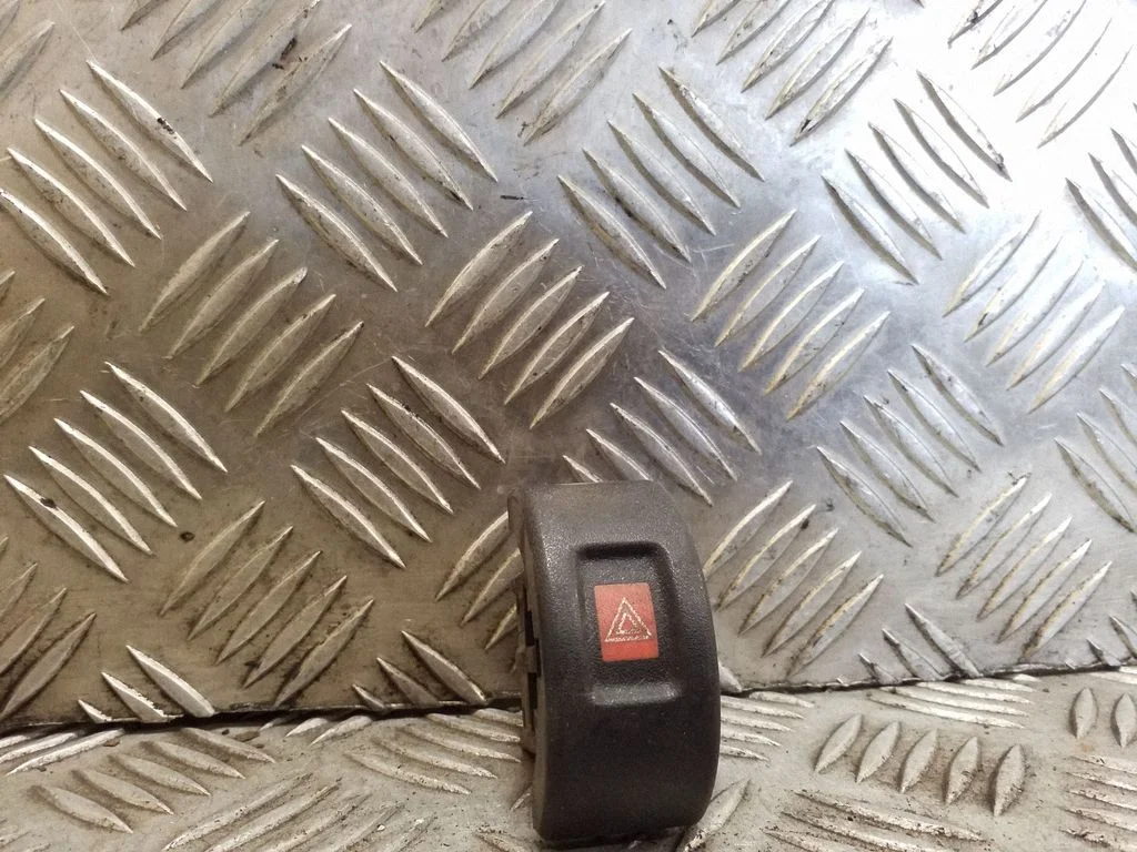Hazard light switch – Opel Astra G (1998-2009)