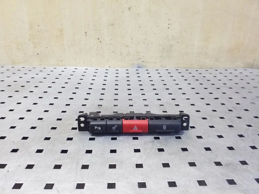 Hazard light switch 6H5213D734BC
