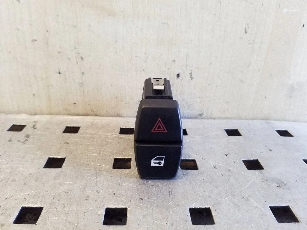 Hazard light switch 9161896