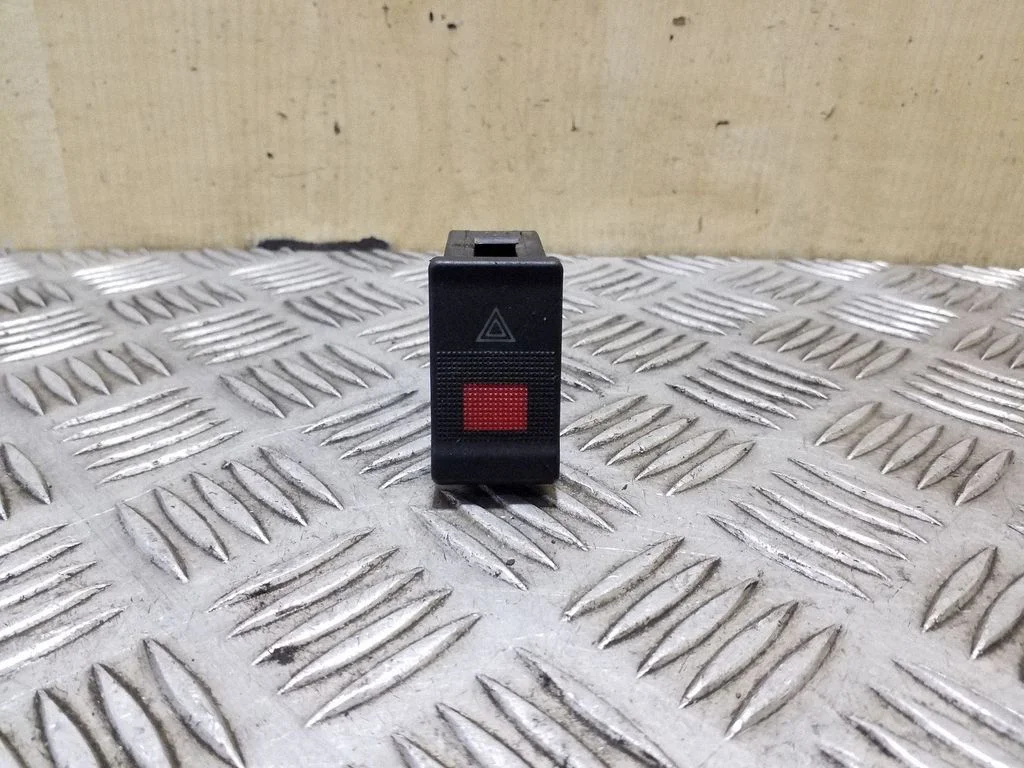 Hazard light switch – Audi A6 S6 C4 4A (1994-1997)