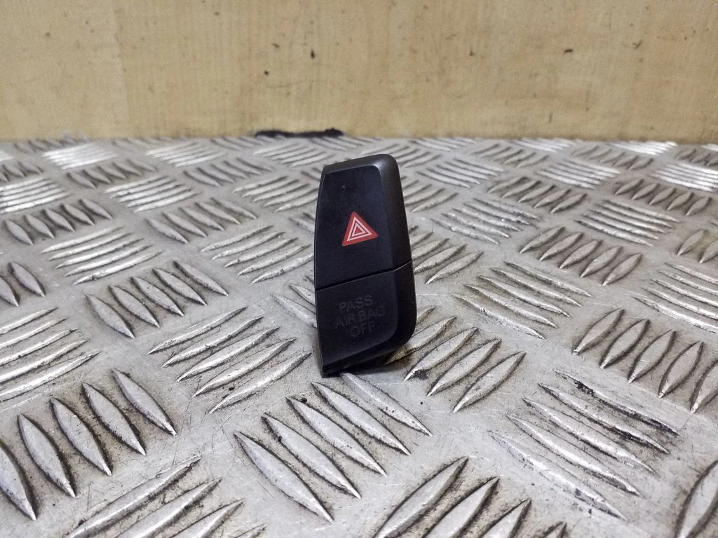Hazard light switch 8K2941509A