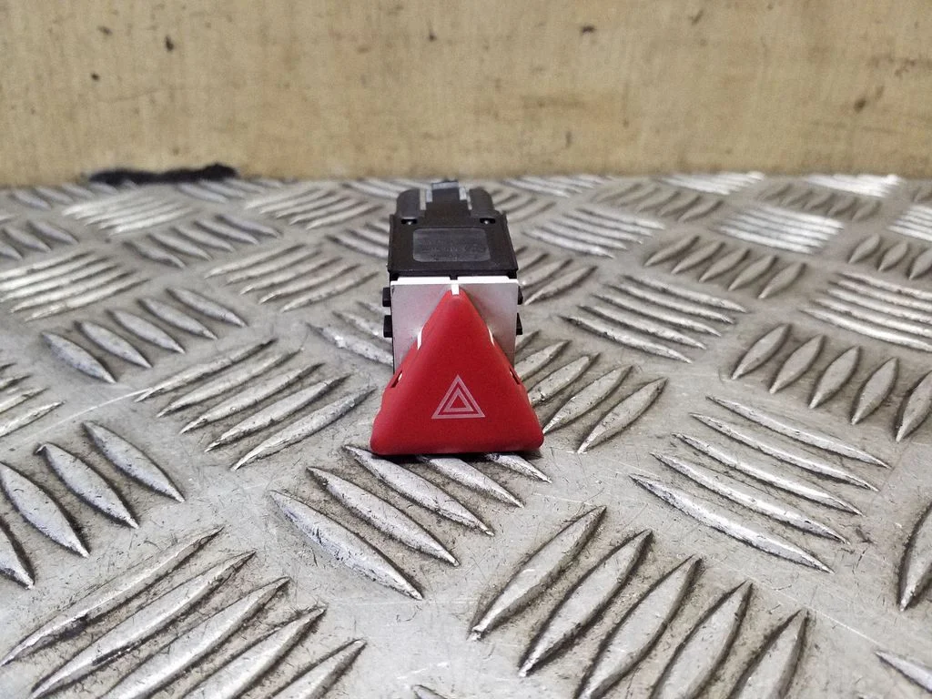Hazard light switch – Volkswagen Eos (2006-2010)