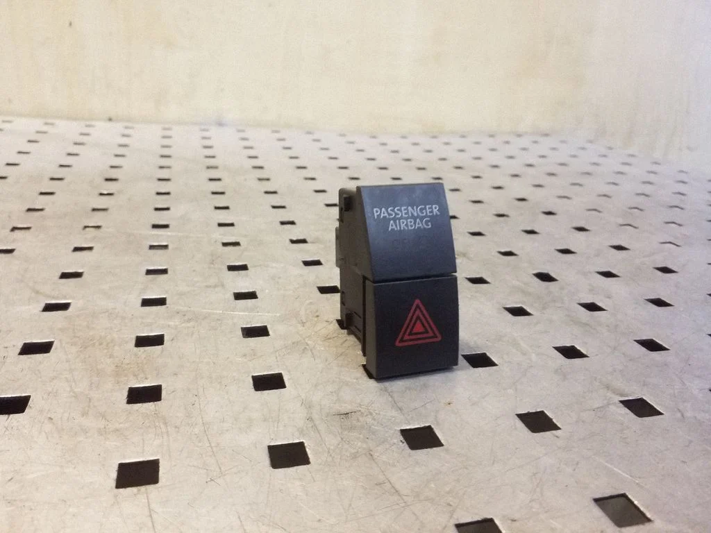 Hazard light switch 6JA953507