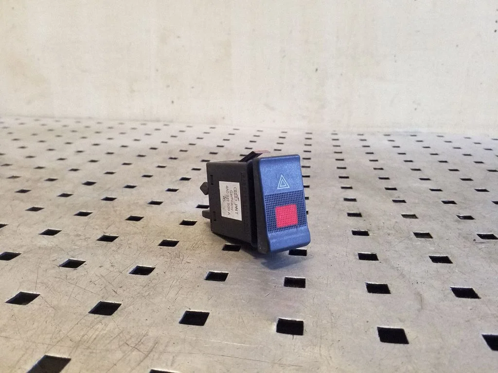 Hazard light switch – Audi A6 S6 C4 4A (1994-1997)