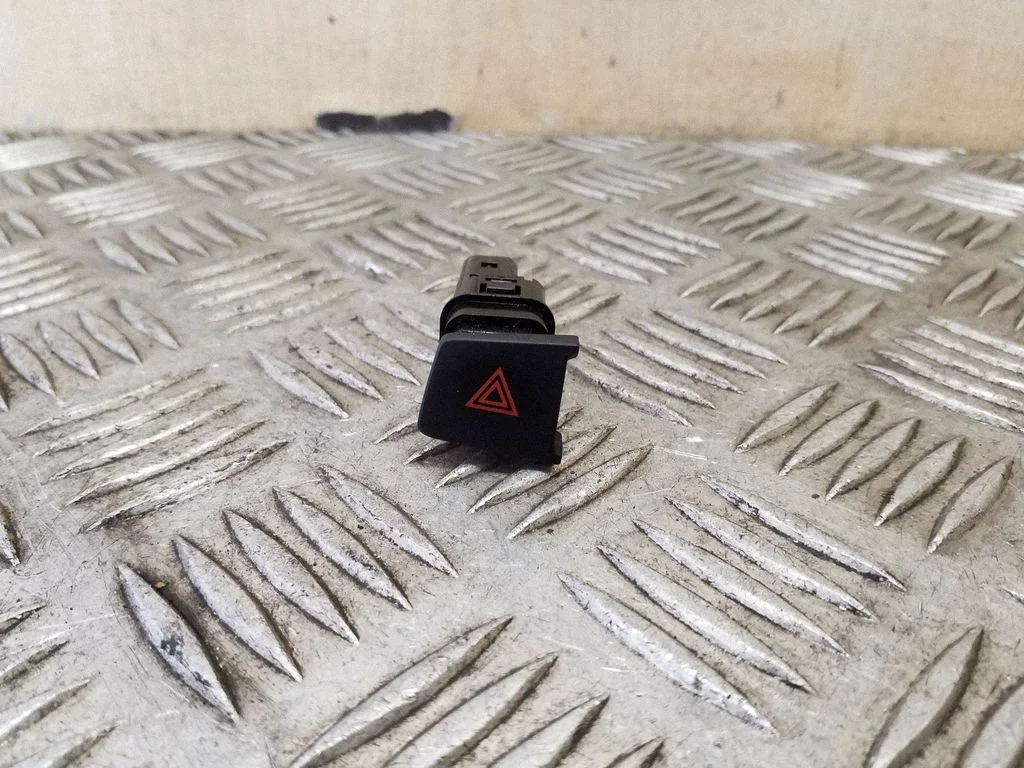 Hazard light switch 202010071