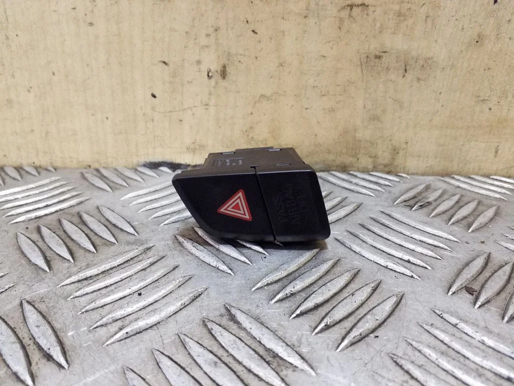 Hazard light switch 8R2941509A