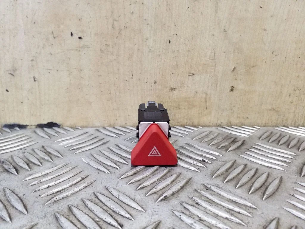 Hazard light switch – Volkswagen Tiguan (2007-2016)
