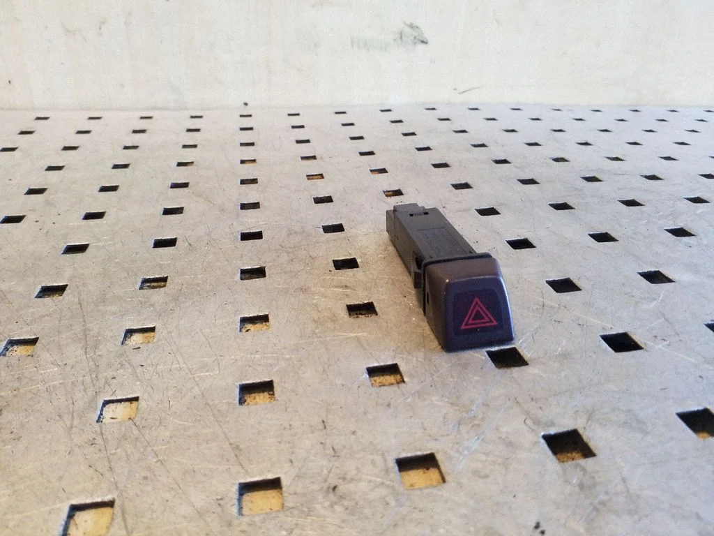 Hazard light switch 30739296