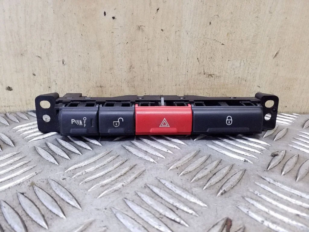 Hazard light switch 6H5213D734BC