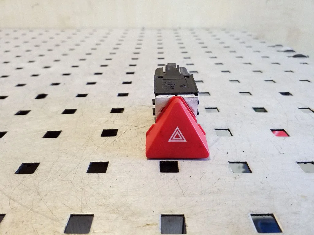 Hazard light switch 1T0953509