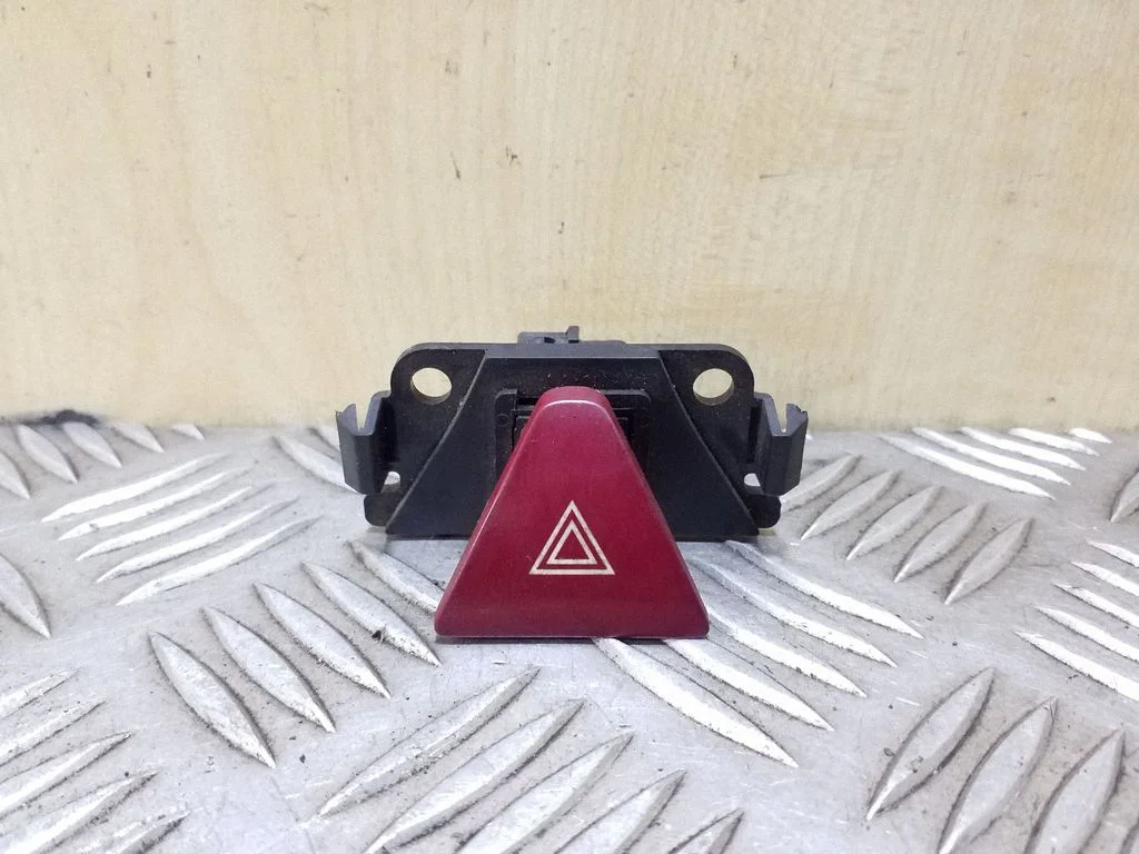 Hazard light switch – Peugeot 307 (2001-2005)