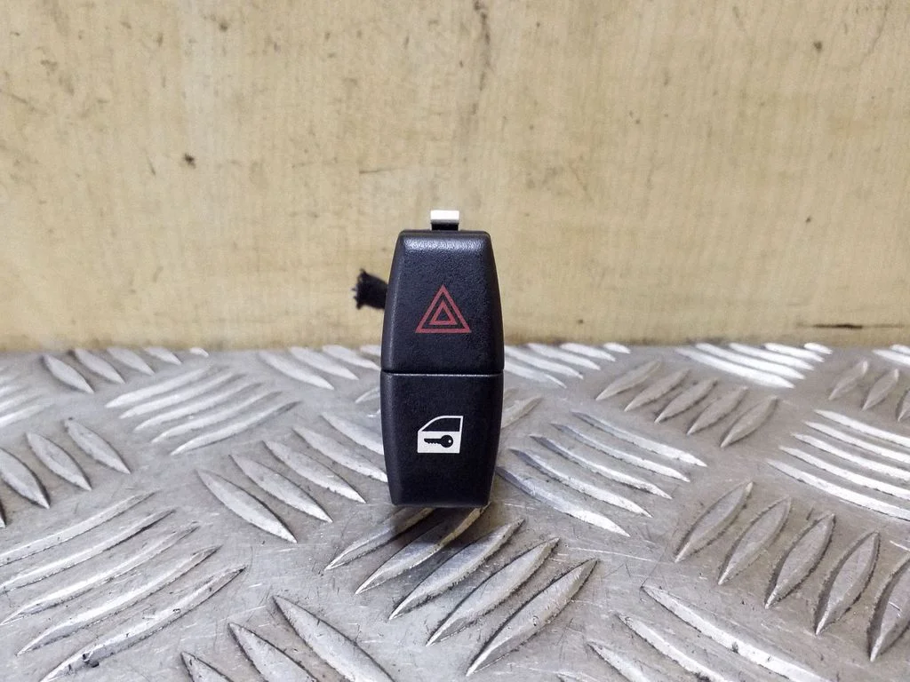 Avārijas gaismu slēdzis – BMW X3 E83 (2003-2010)