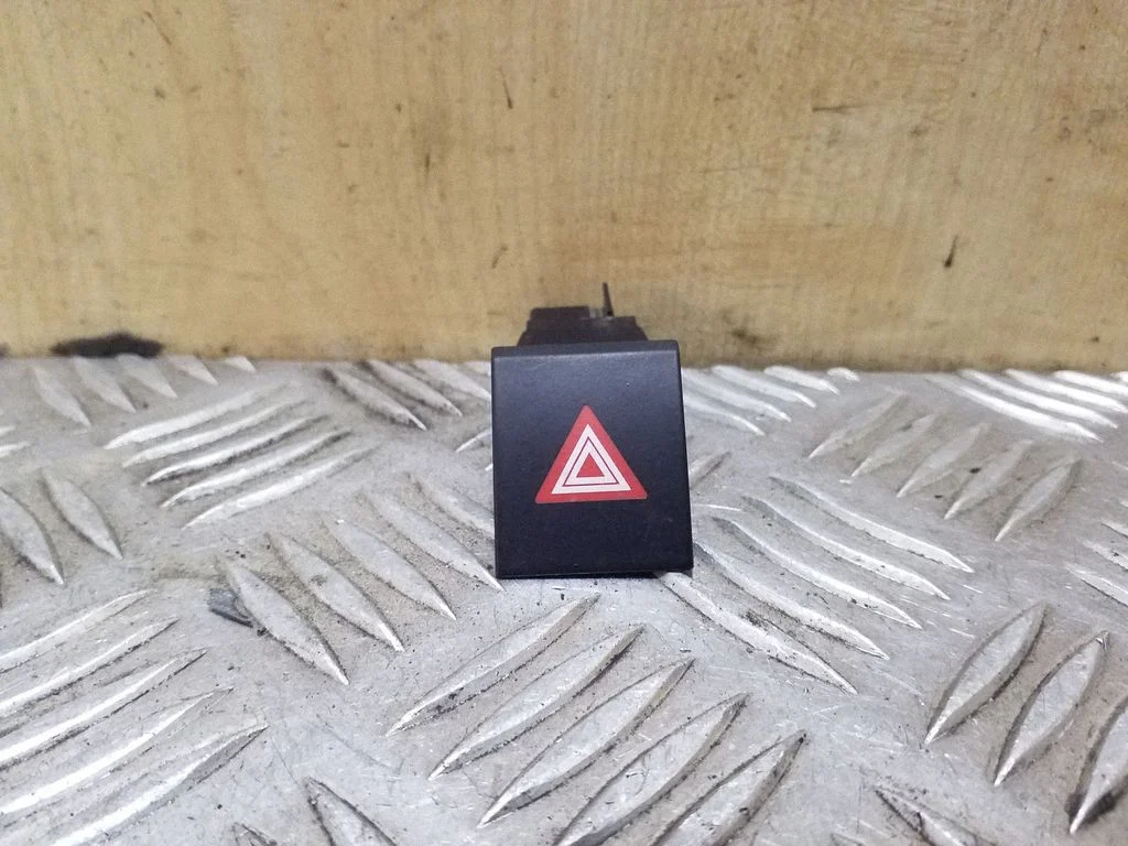 Hazard light switch – Skoda Fabia Mk2 (5J) (2007-2014)