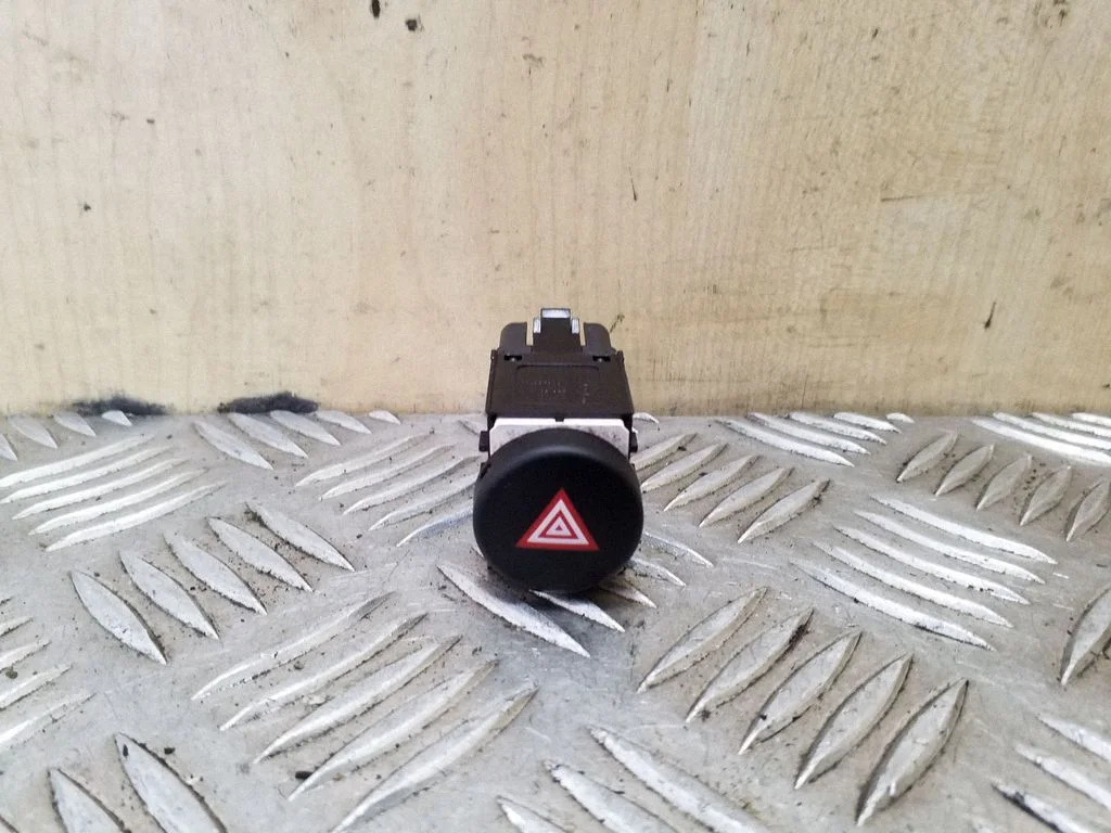 Hazard light switch 5P0953235B