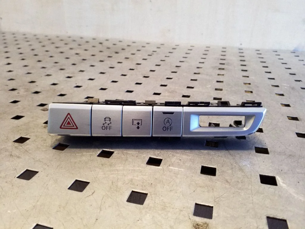 Hazard light switch – Audi A8 S8 D4 4H (2010-2016)