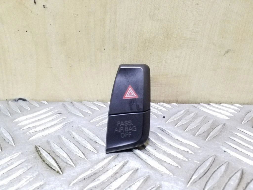 Hazard light switch 8K2941509A