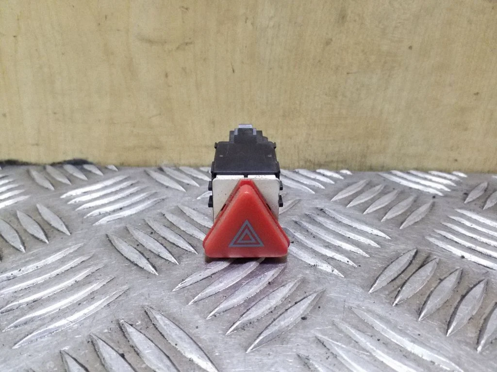 Hazard light switch – Skoda Fabia Mk1 (6Y) (1999-2007)