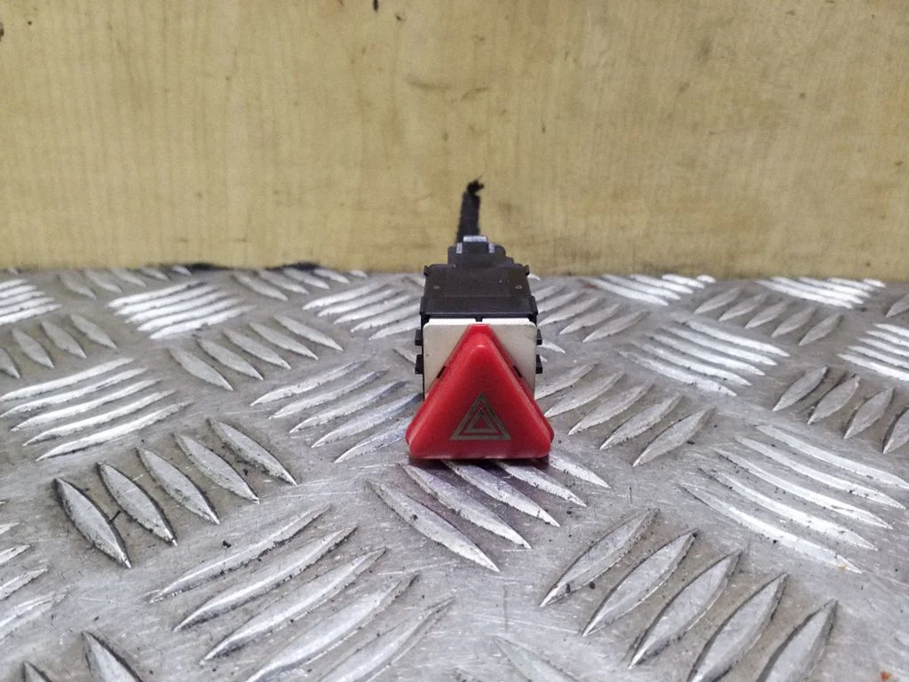 Hazard light switch – Skoda Fabia Mk2 (5J) (2007-2014)