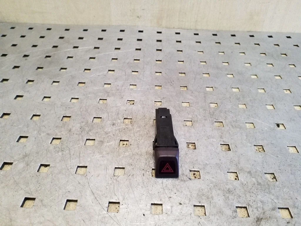 Hazard light switch – Volvo V50 (2008-2012)