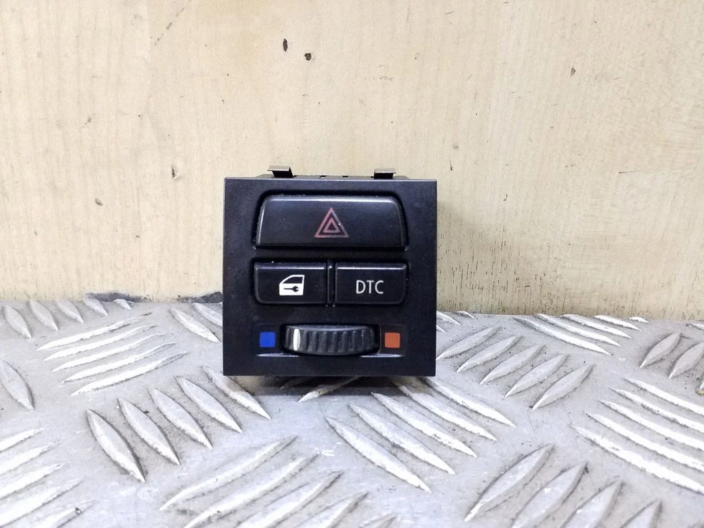 Hazard light switch 61319132421