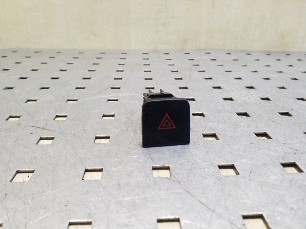 Hazard light switch 252900624R
