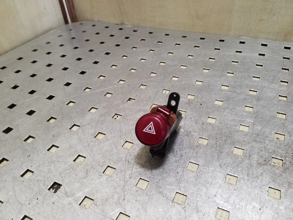 Hazard light switch M30576