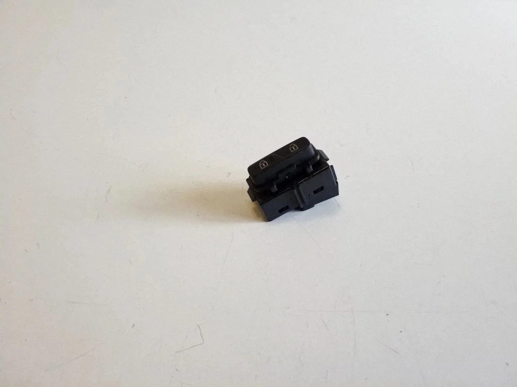 Central locking switch button 31334571