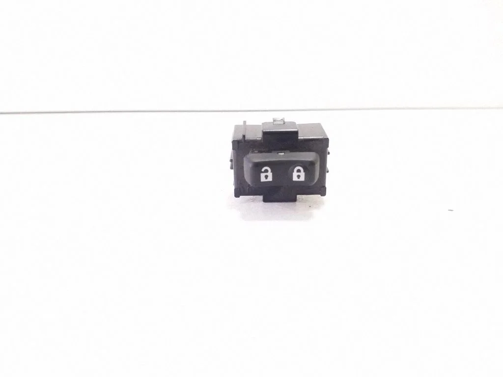 Central locking switch button – front left