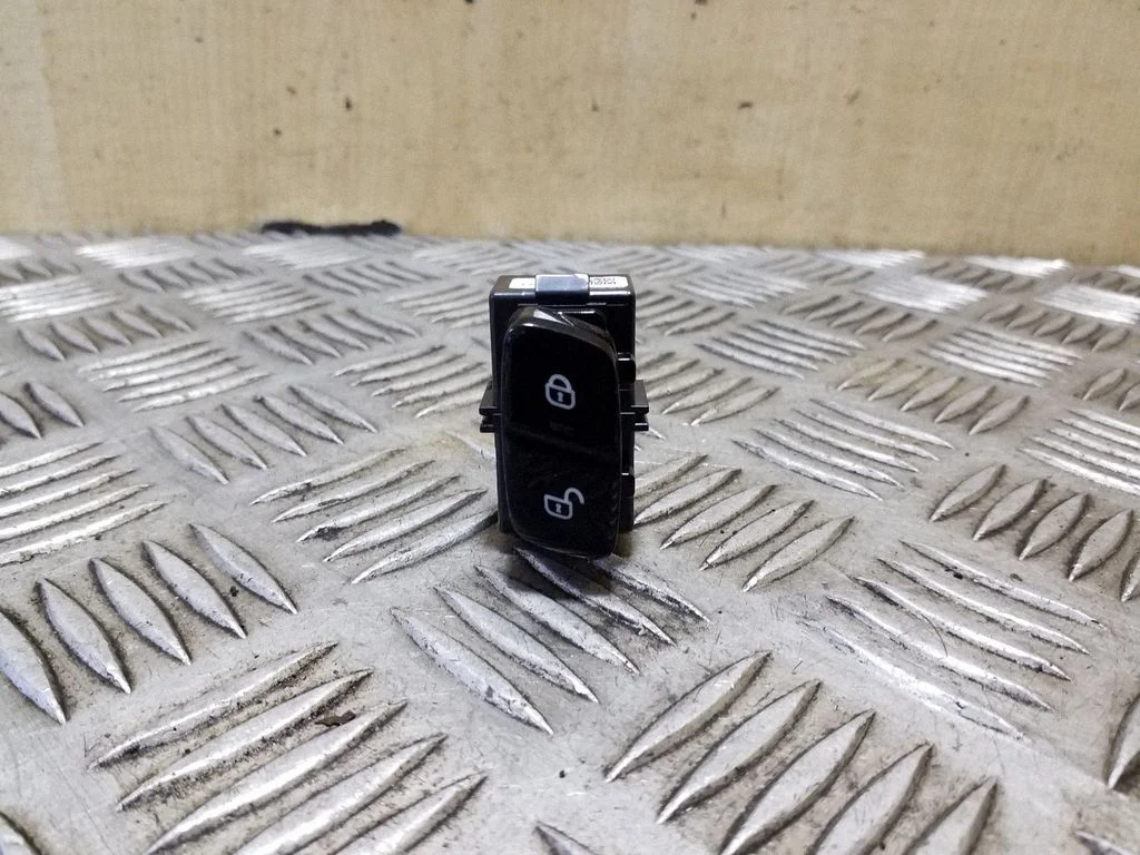 Central locking switch button – Volvo XC90 (2014-)