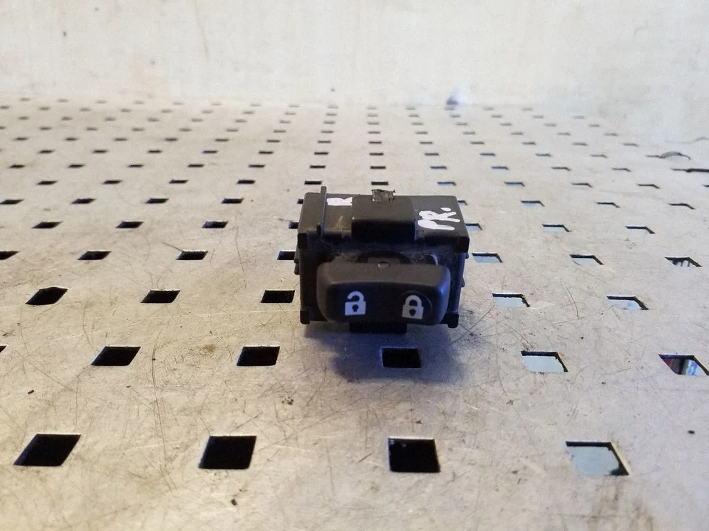 Central locking switch button 192801